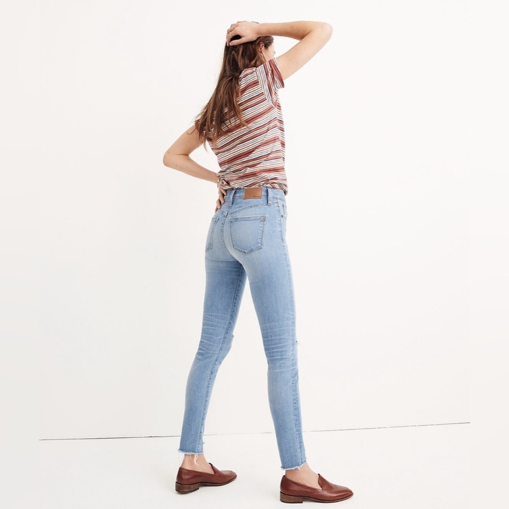 Madewell 9" High Rise Skinny Jeans in Ontario Wash: Distressed Hem‎ Edition 27 - Picture 3 of 16